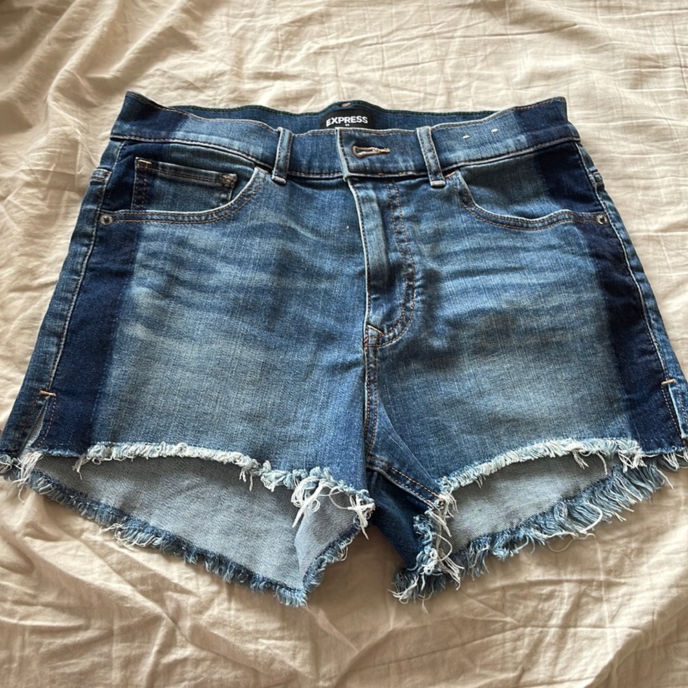 Express high rise shortie size 6